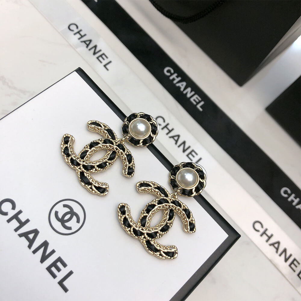 Ch**el PEARL EARRINGS