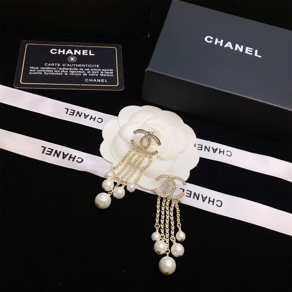 Ch**el PEARL EARRINGS