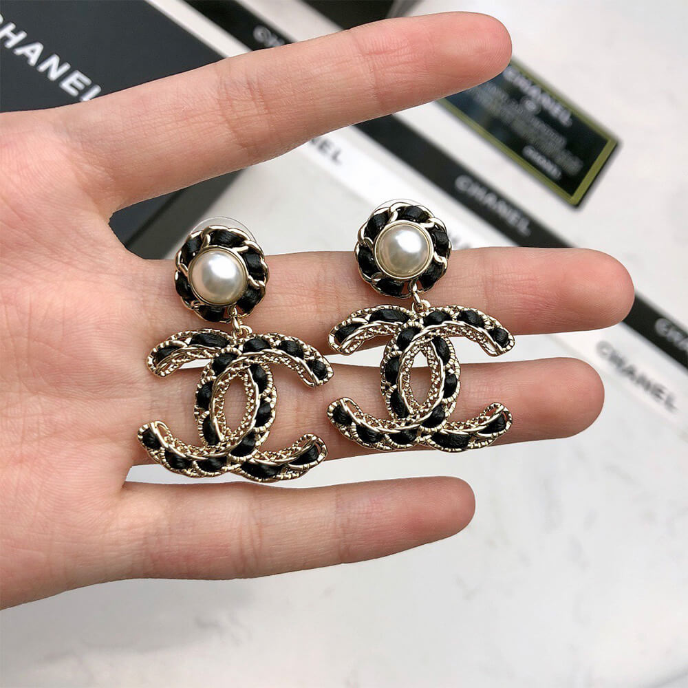 Ch**el PEARL EARRINGS