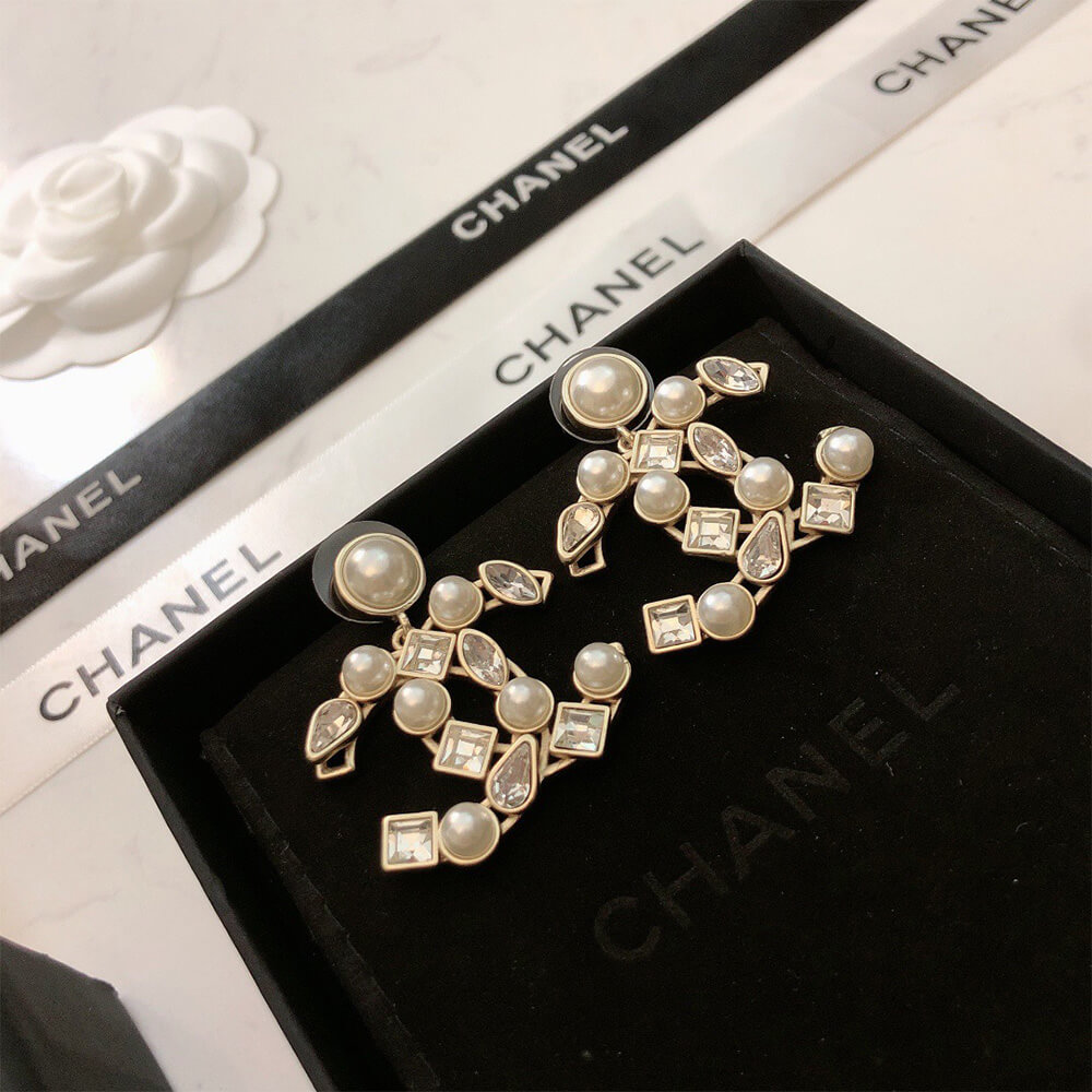Ch**el PEARL EARRINGS