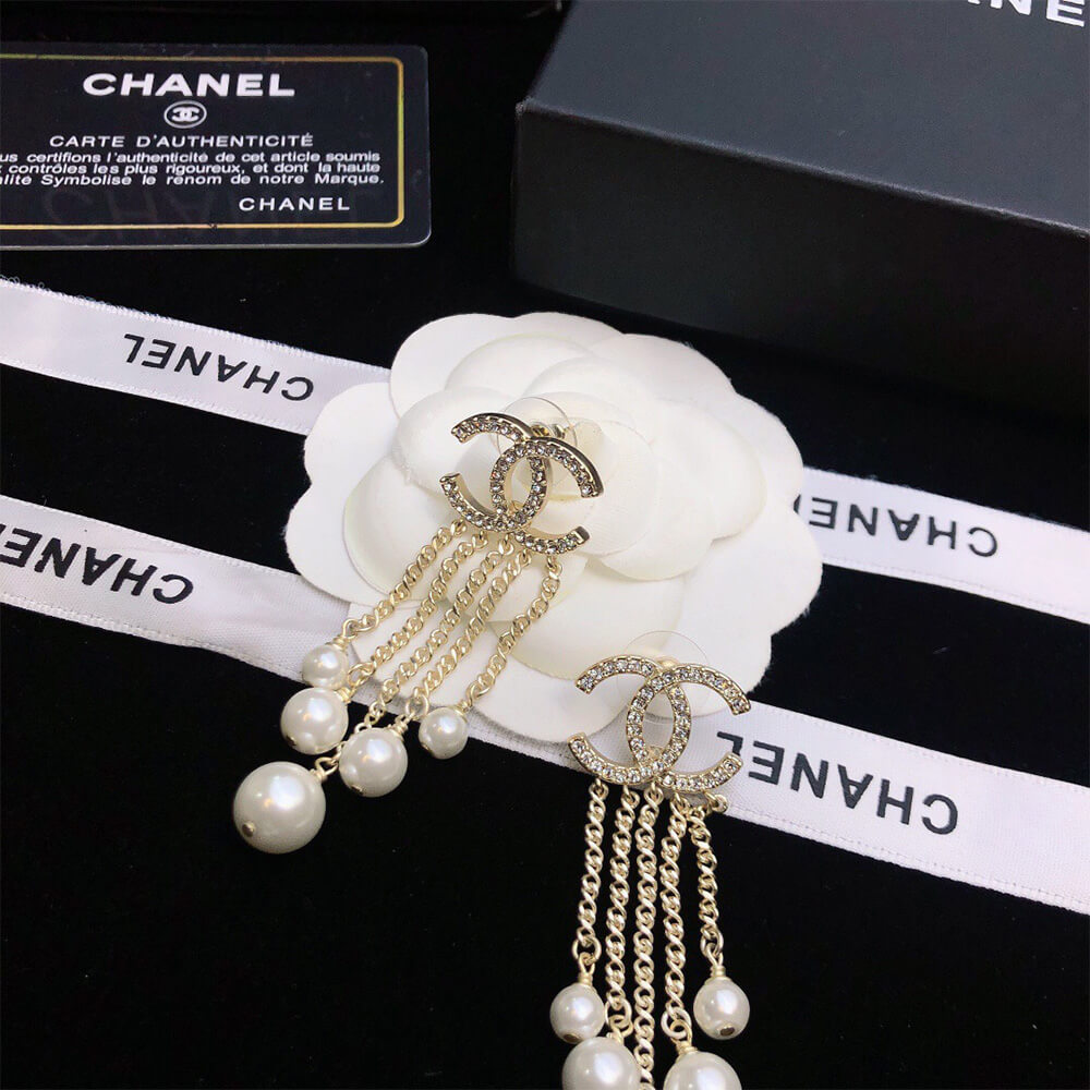 Ch**el PEARL EARRINGS