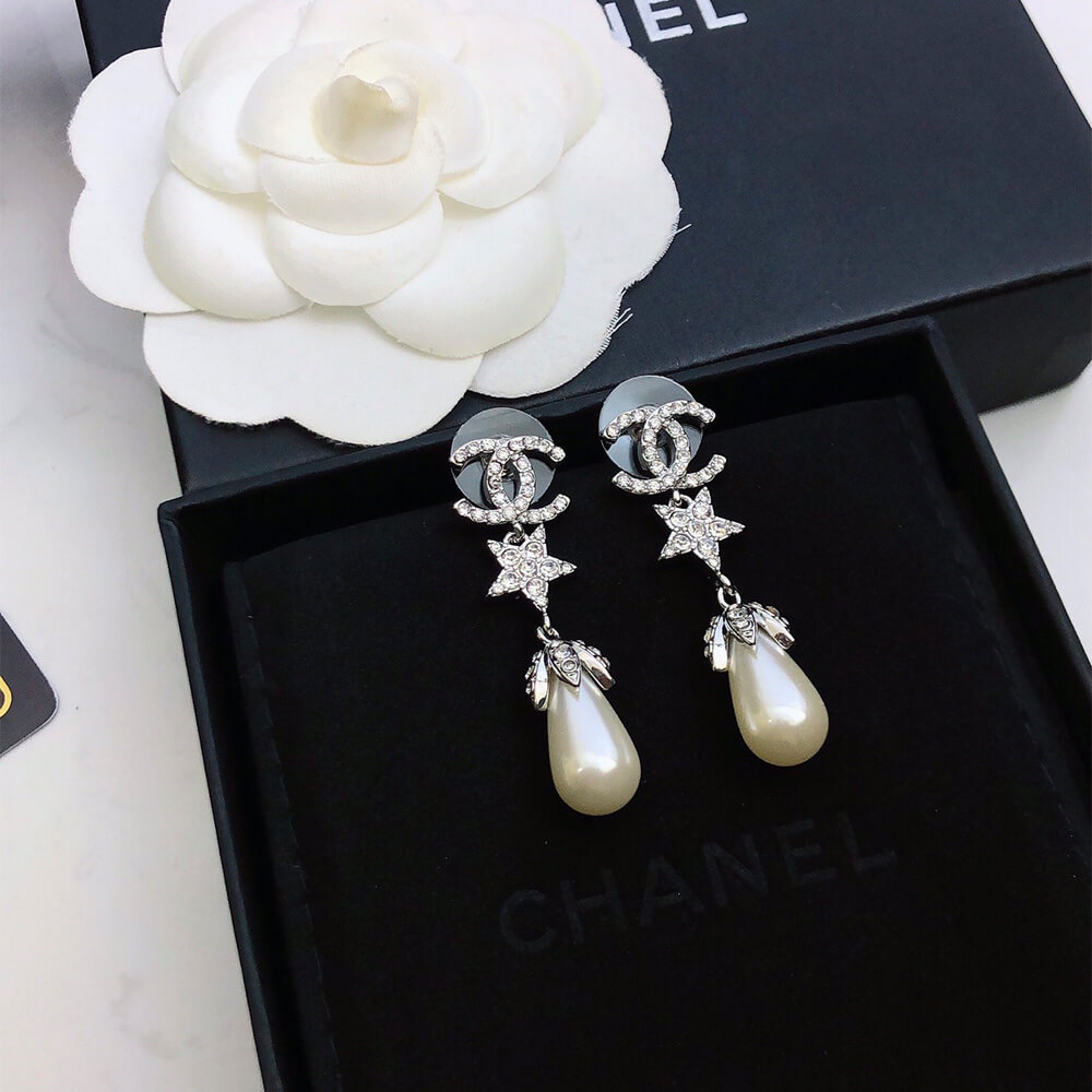 Ch**el PEARL EARRINGS