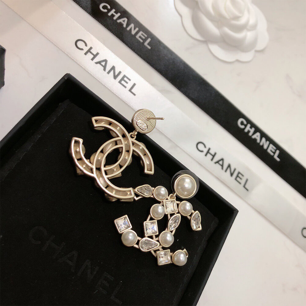 Ch**el PEARL EARRINGS