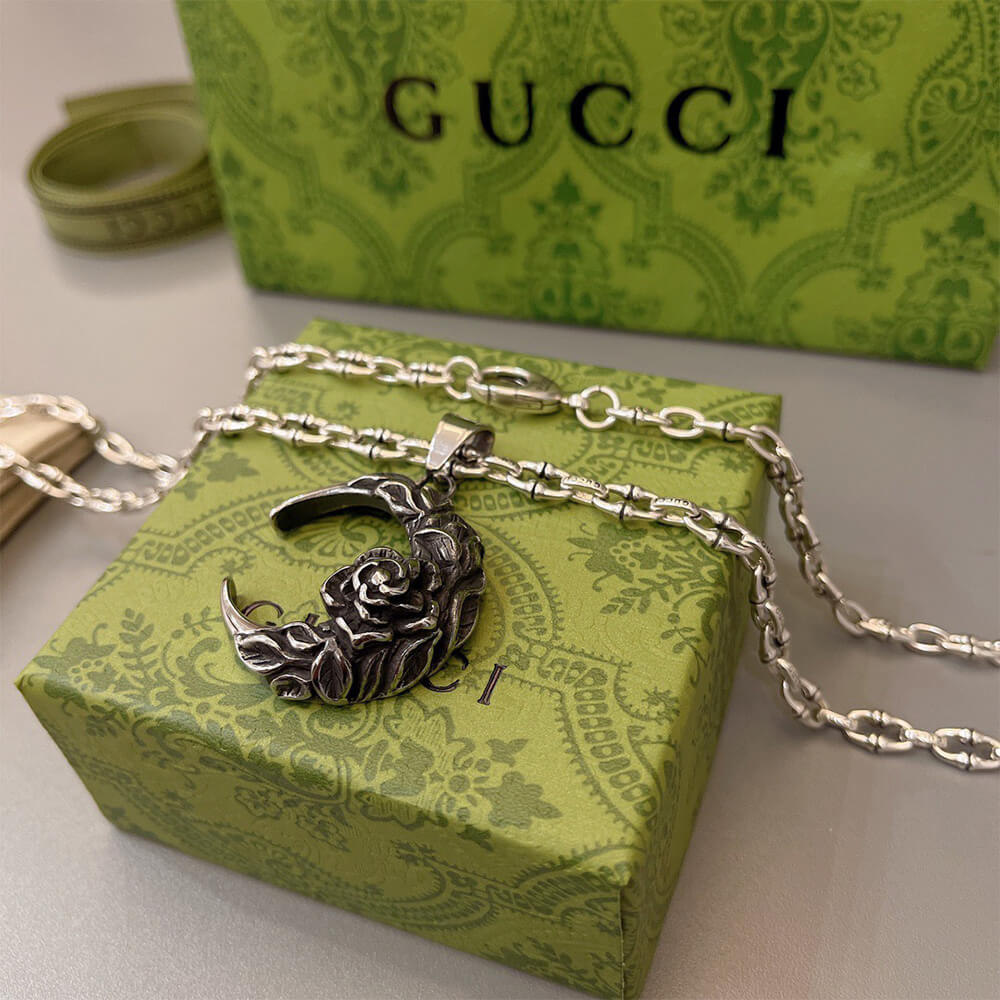 Gvc*1 NECKLACE