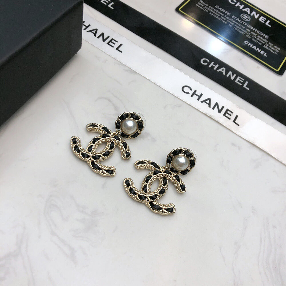 Ch**el PEARL EARRINGS