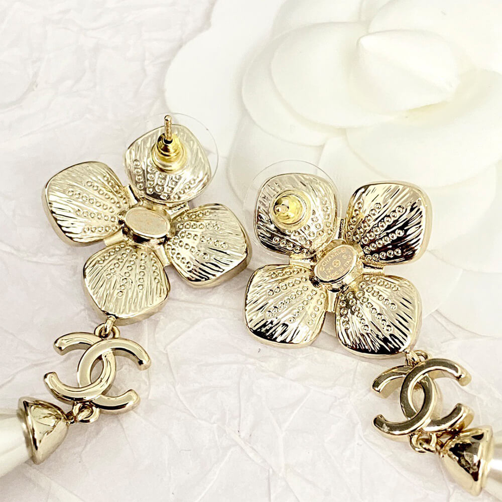 Ch**el PEARL EARRINGS