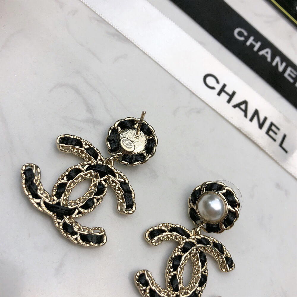 Ch**el PEARL EARRINGS