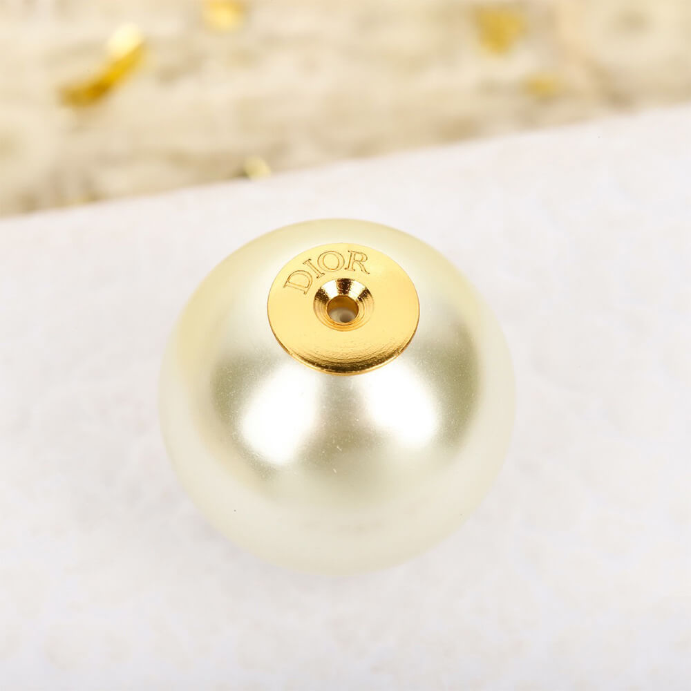 D10r PEARL EARRINGS
