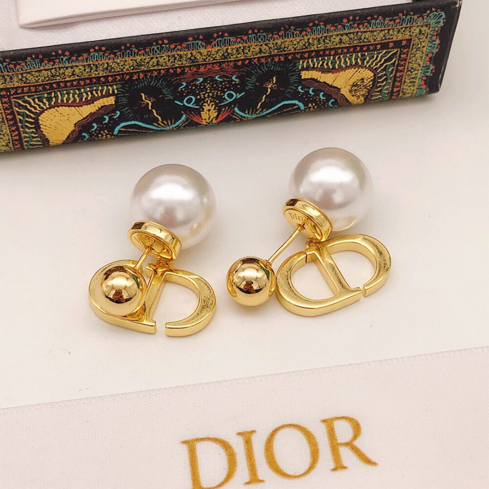 D10r PEARL EARRINGS