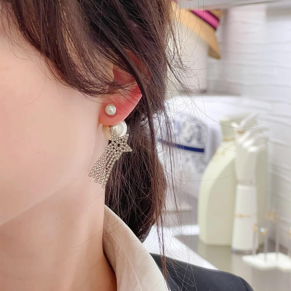 D10r PEARL EARRINGS