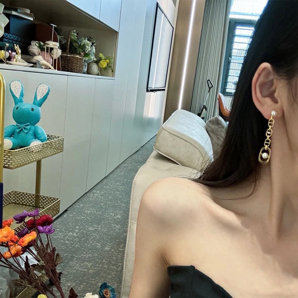 D10r PEARL EARRINGS