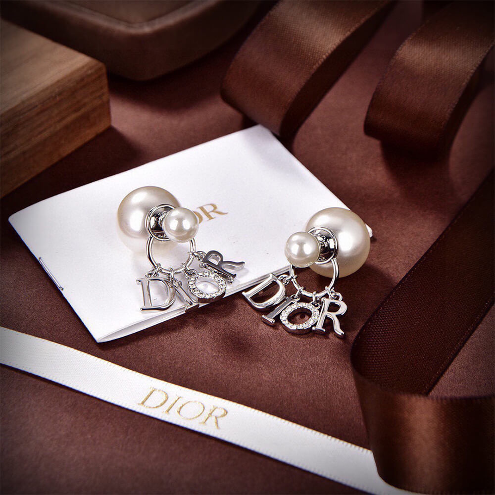 D10r PEARL EARRINGS