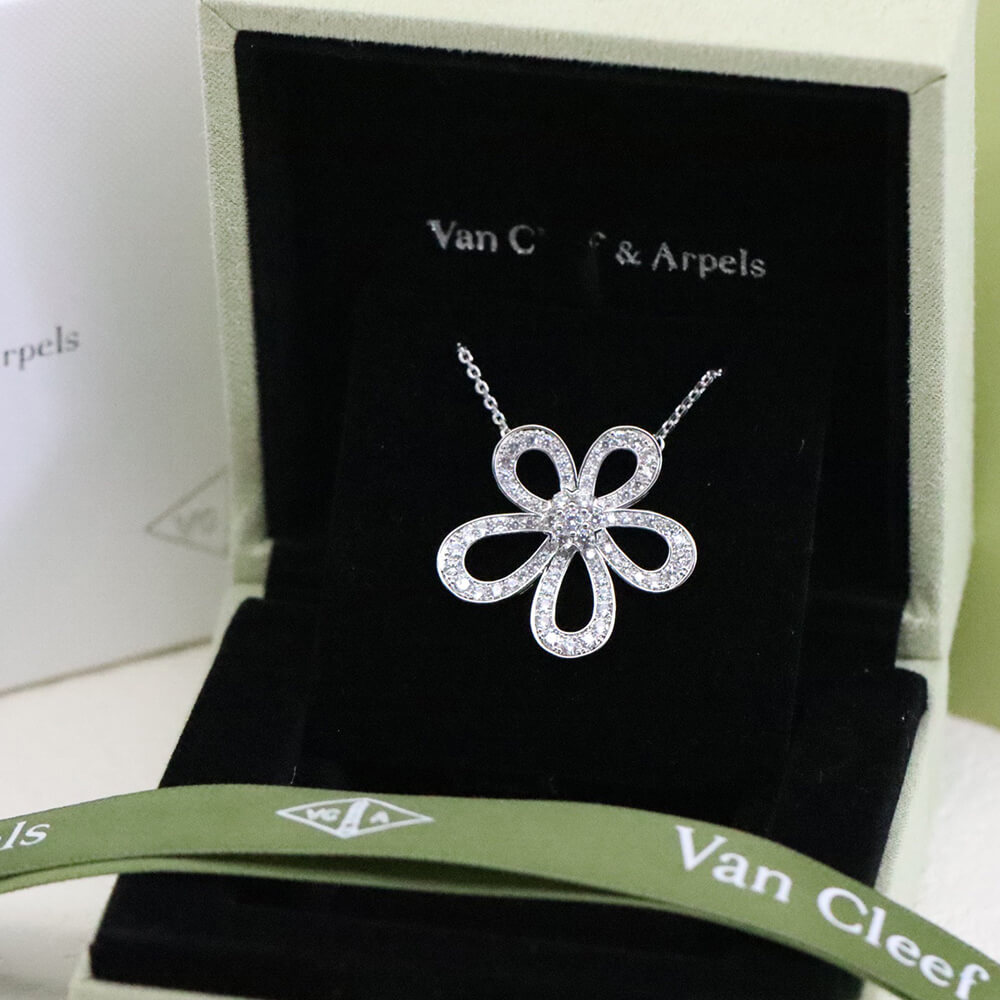 V*n Cl**f & Arpels Necklace
