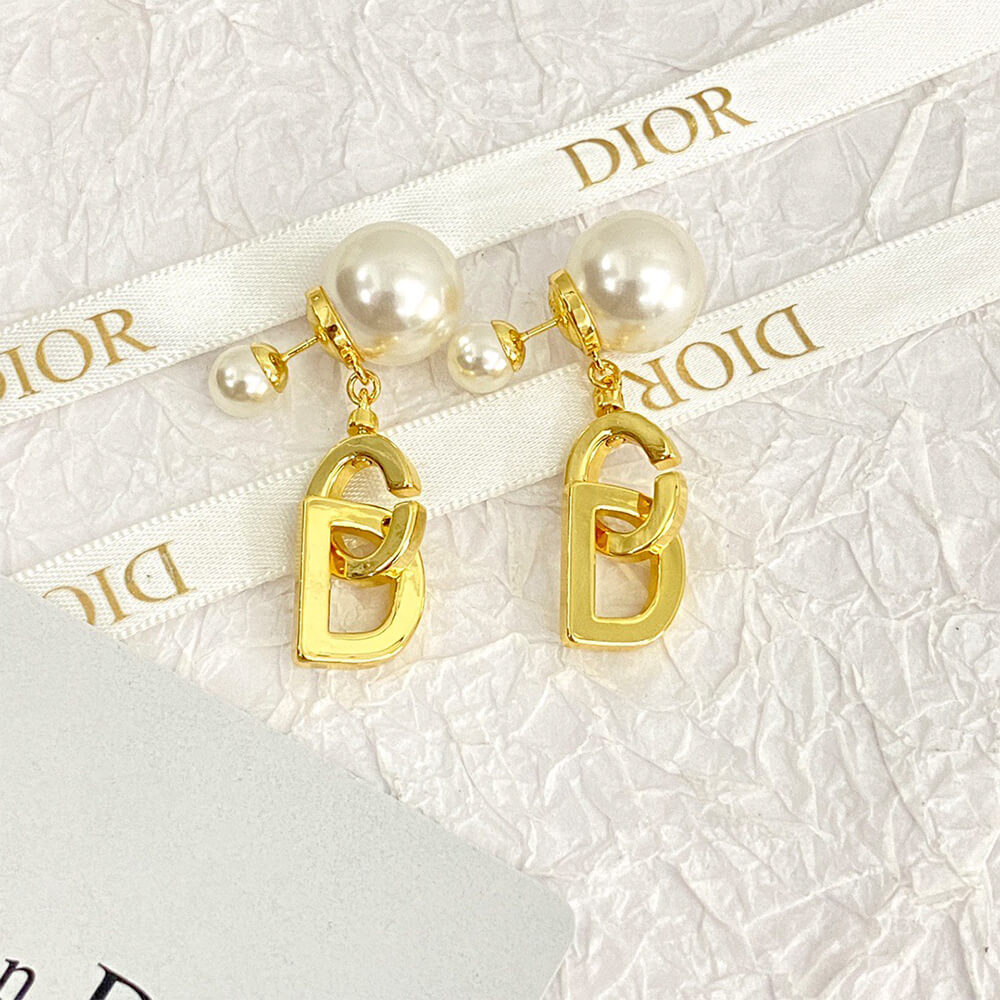 D10r PEARL EARRINGS