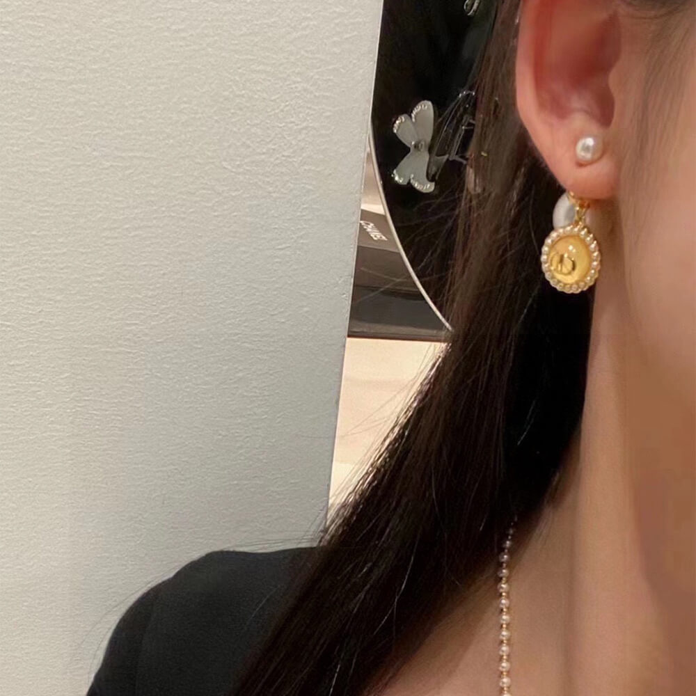 D10r PEARL EARRINGS