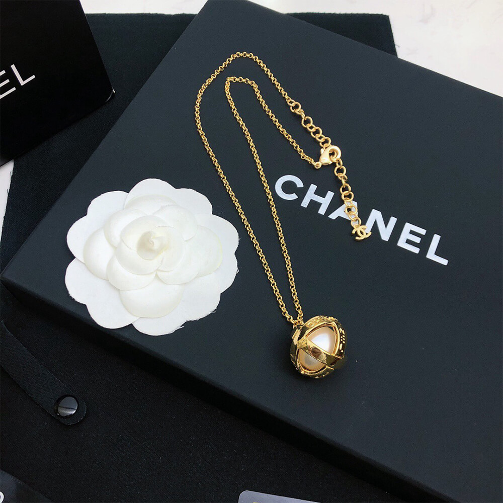 Ch**el Necklace