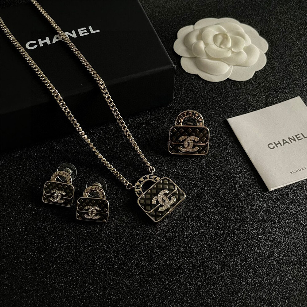 Ch**el Necklace