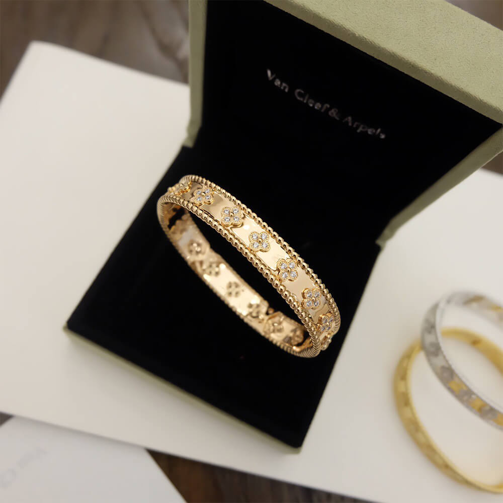 V*n Cl**f & Arpels Perlée clovers bracelet, medium model