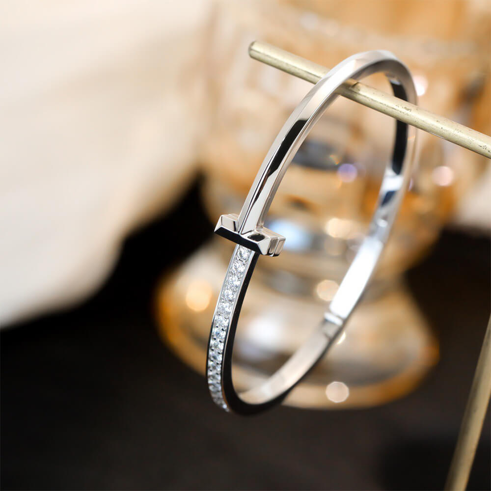 T*f*ny T 1 Narrow D1am0nd Hinged Bangle