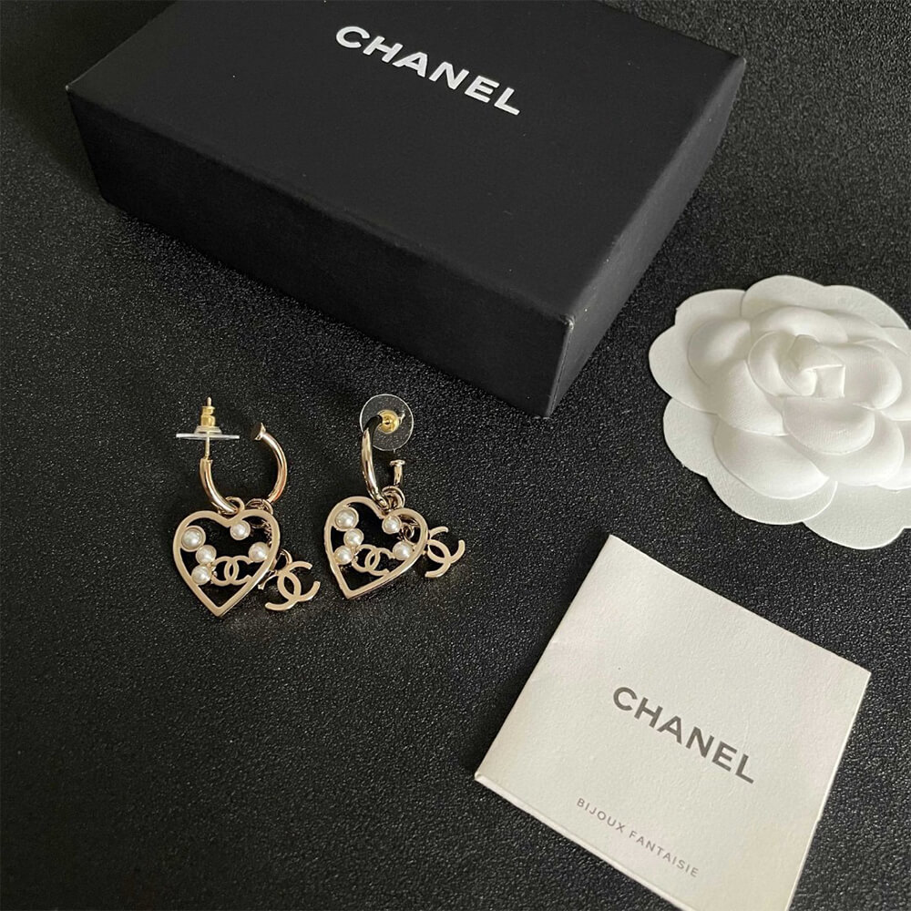 Ch**el PEARL EARRINGS