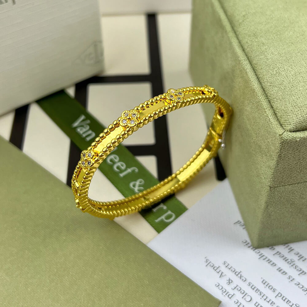 V*n Cl**f & Arpels Perlée sweet clovers bracelet, medium model