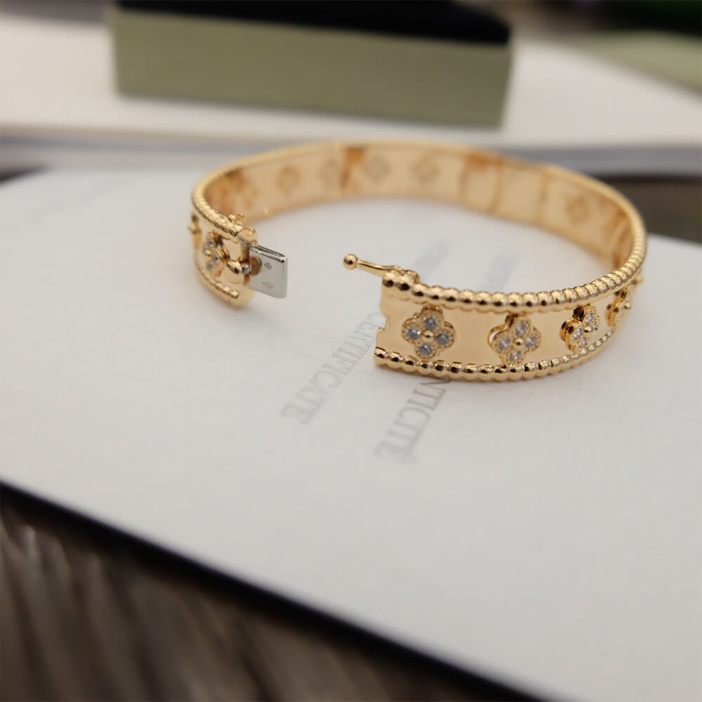 V*n Cl**f & Arpels Perlée clovers bracelet, medium model