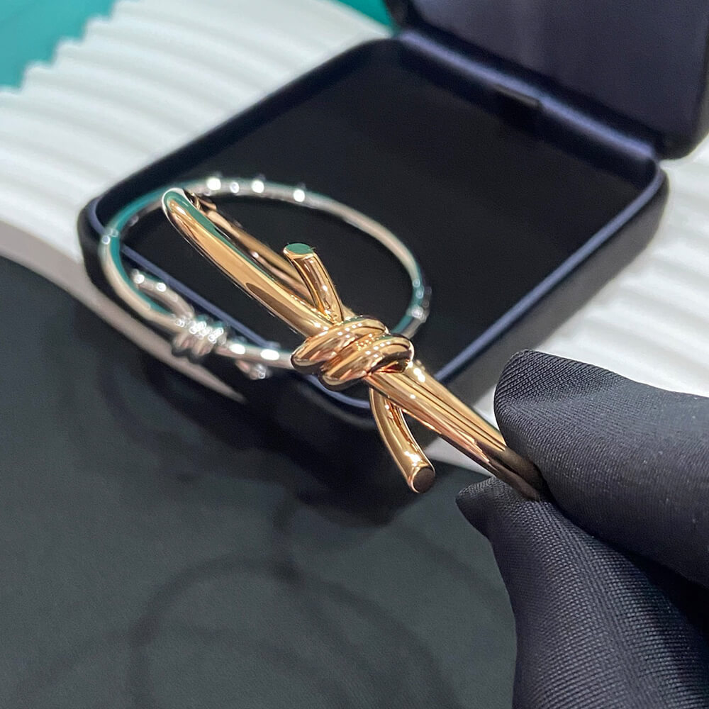 T*f*ny Knot Wire Bangle