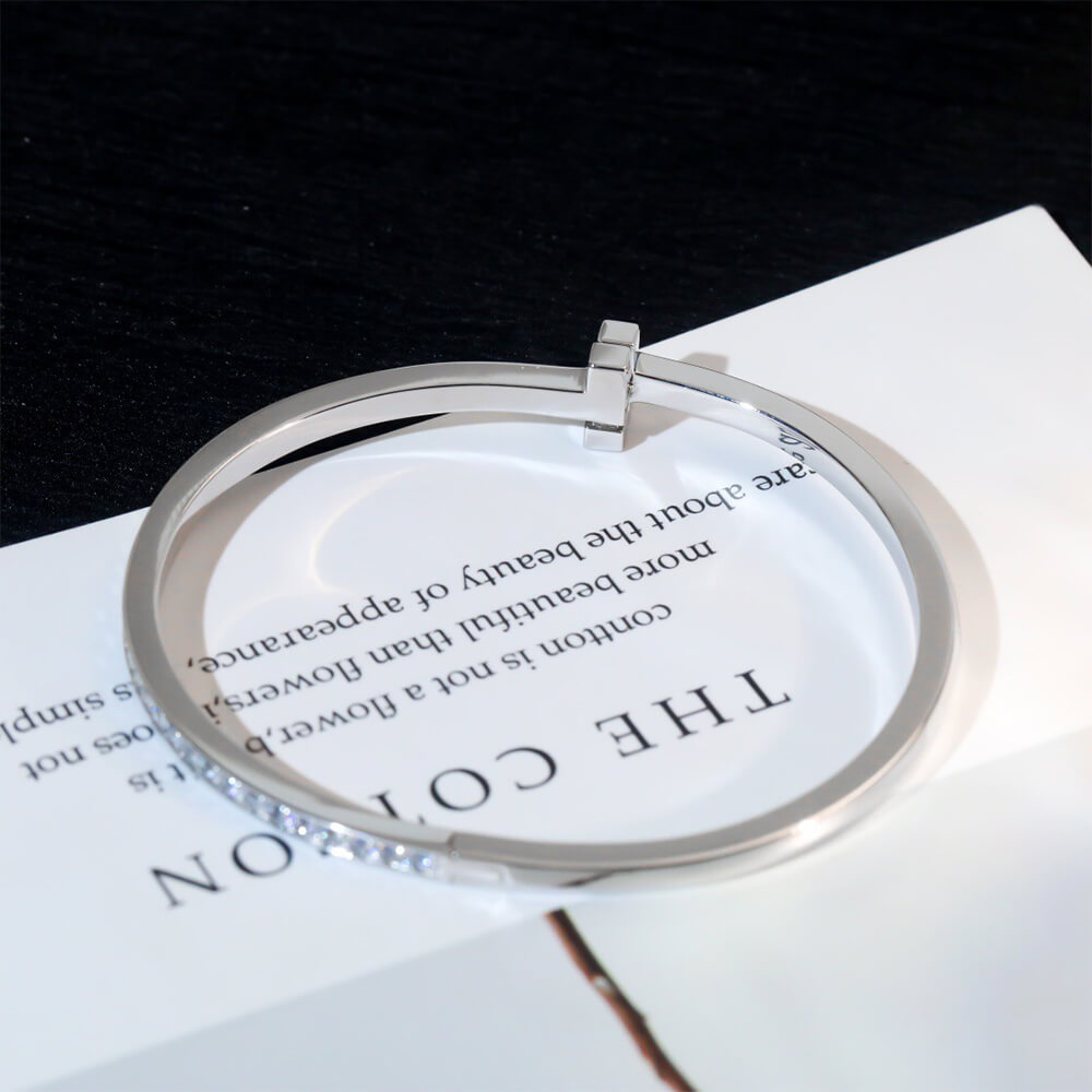 T*f*ny T 1 Narrow D1am0nd Hinged Bangle
