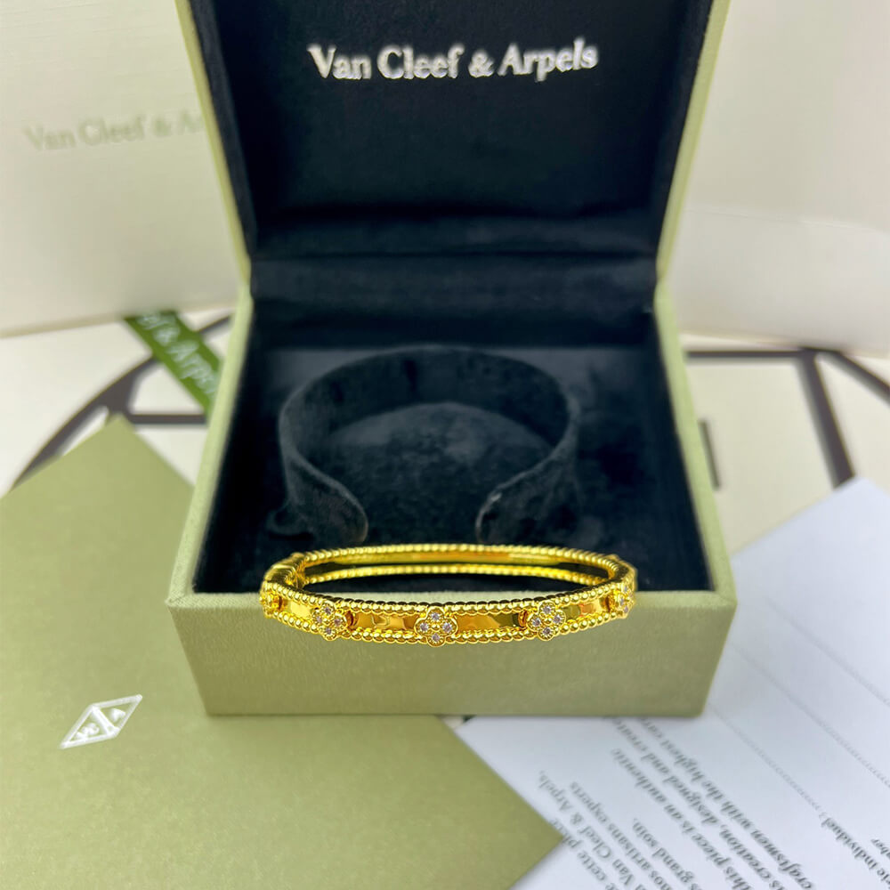 V*n Cl**f & Arpels Perlée sweet clovers bracelet, medium model