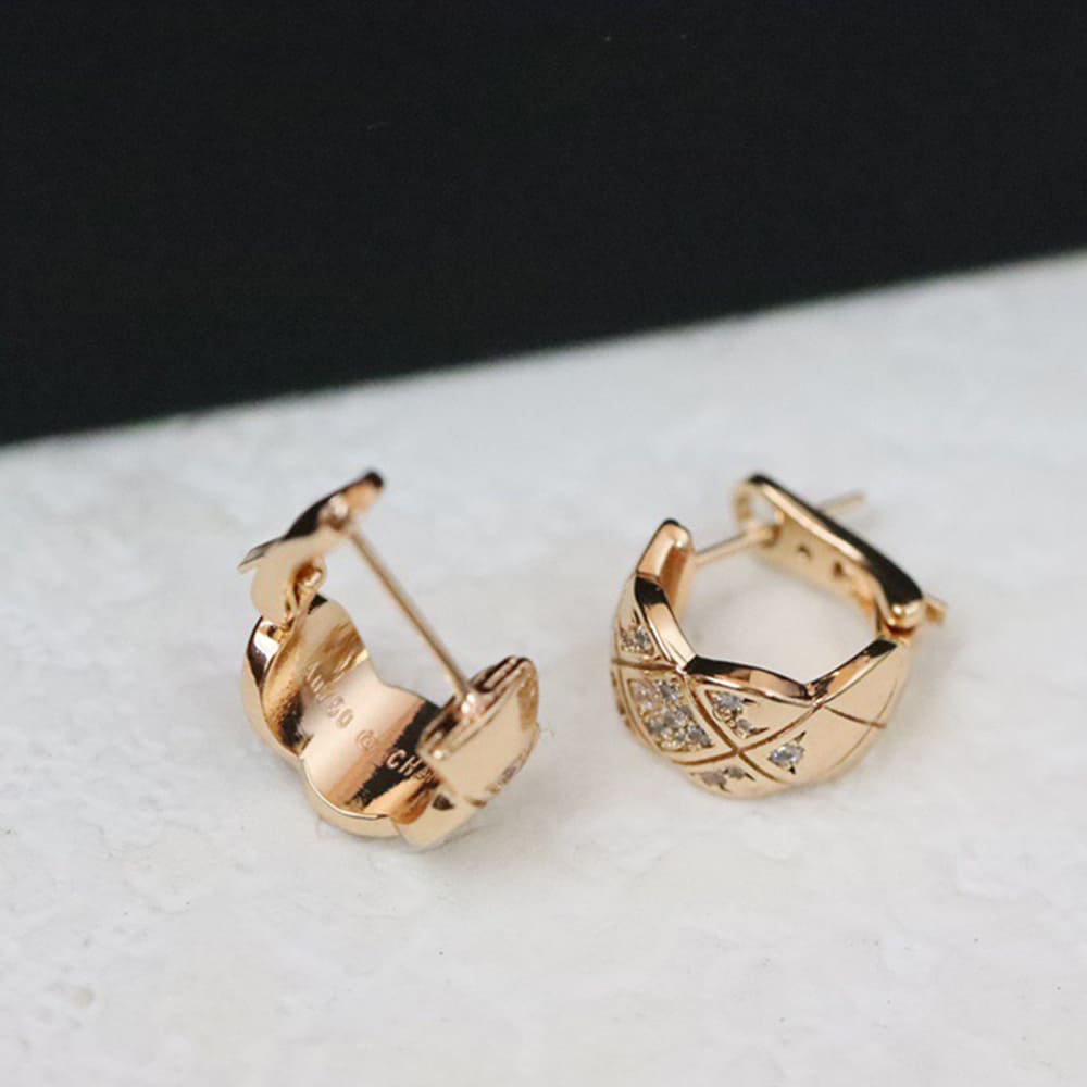 Ch**el EXTRAIT DE CAM??LIA EARRINGS