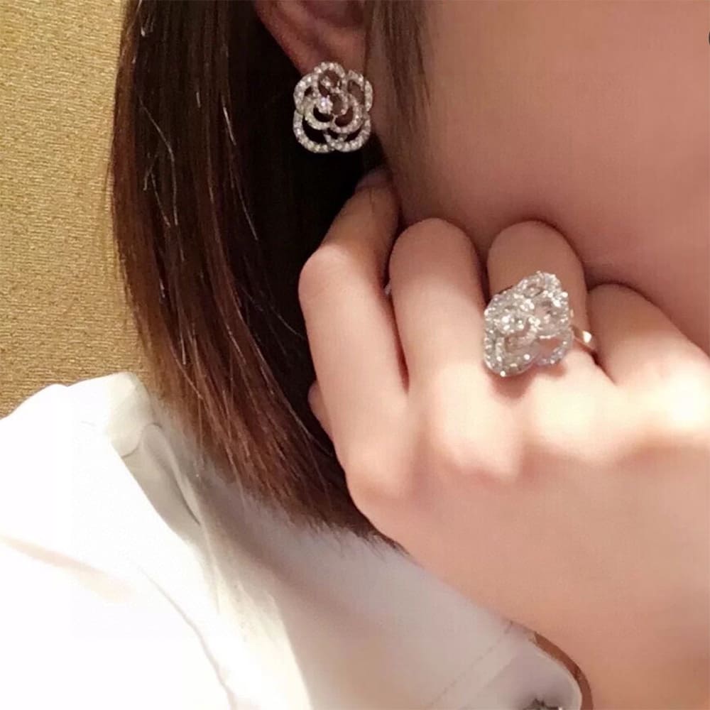 Ch**el FIL DE CAMELIA EARRINGS