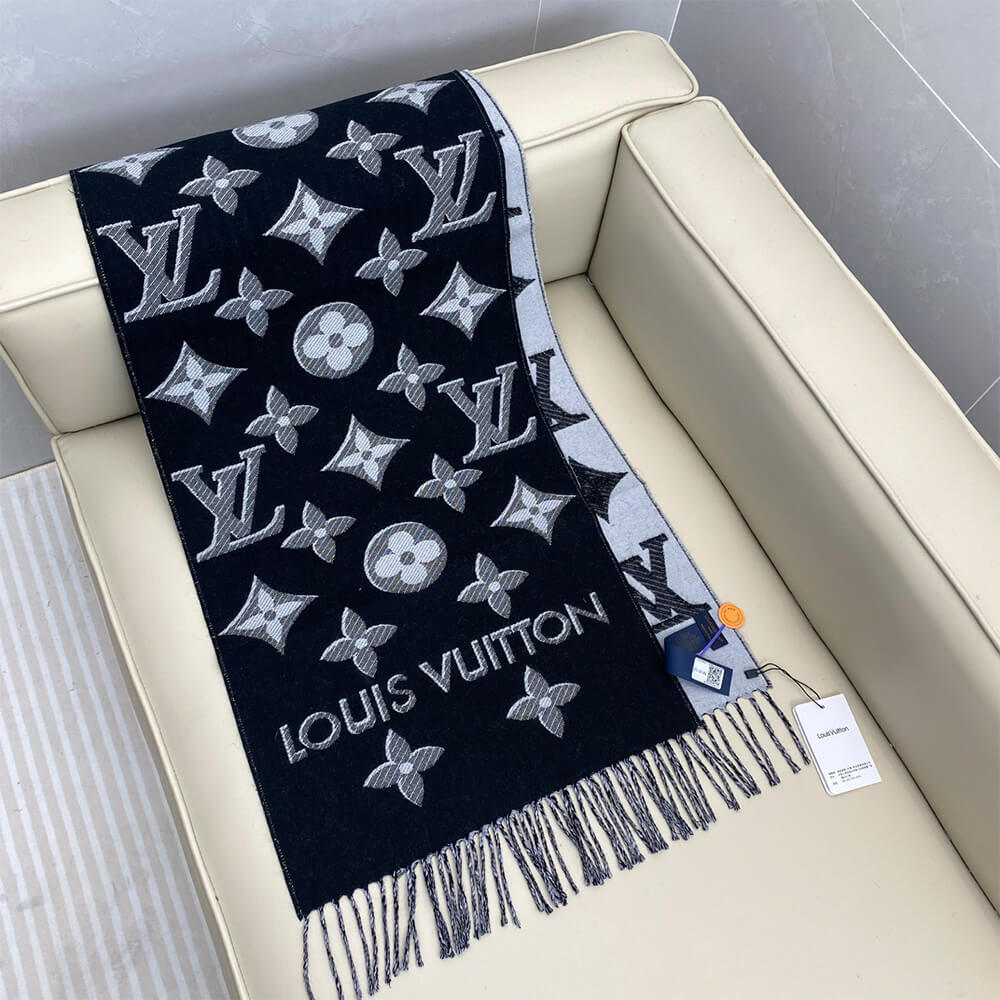 LV Essential Shine Scarf