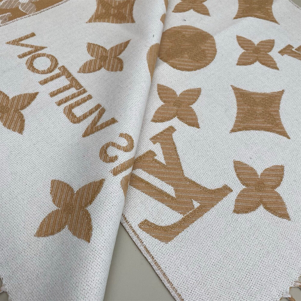 LV Essential Shine Scarf