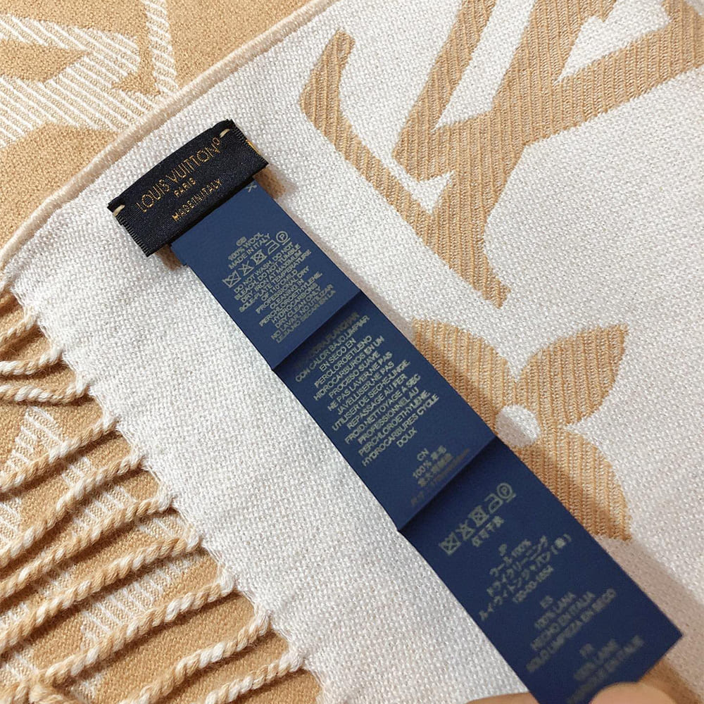 LV  ESSENTIAL Scarf