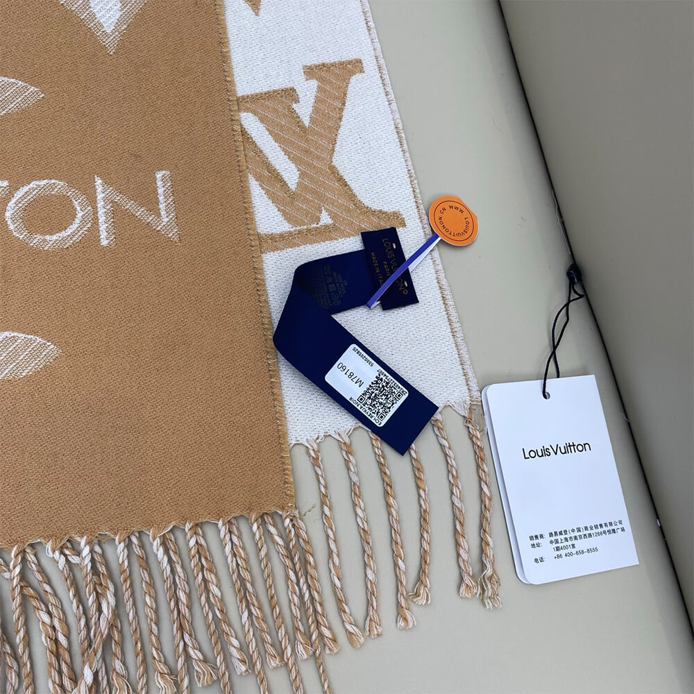 LV Essential Shine Scarf