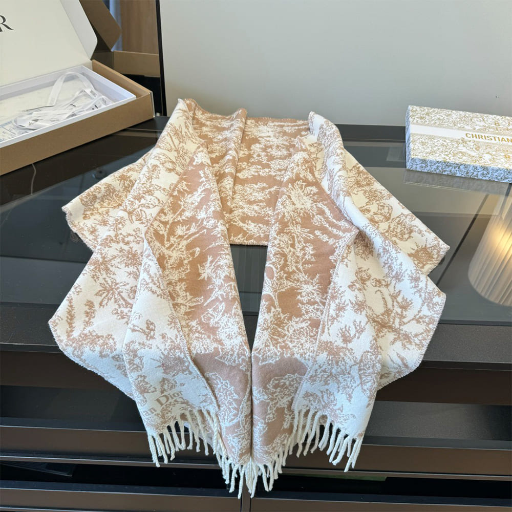 D10r Cashmere Knit Scarves
