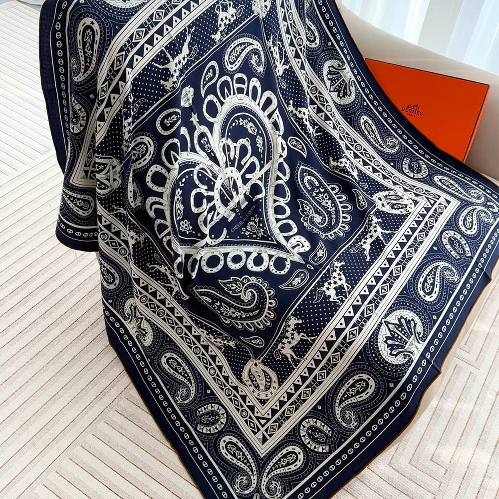 H**me5 Cheval de Coeur Bandana shawl 140