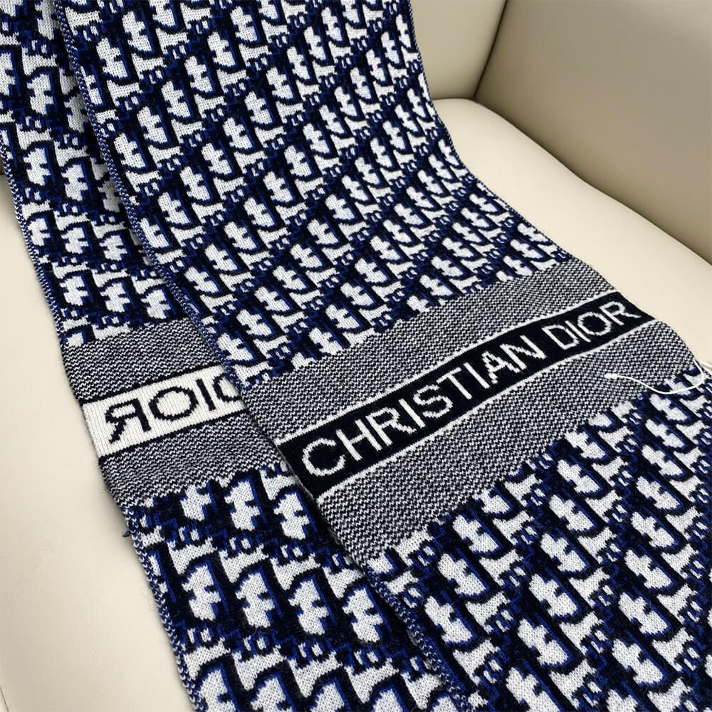 D10r Oblique Scarf