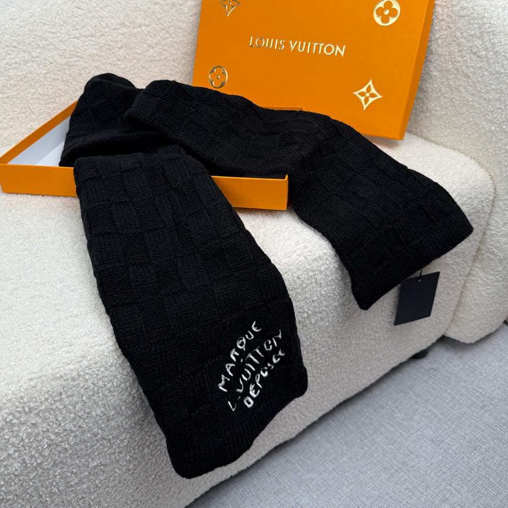 LV Damier Snug Scarf