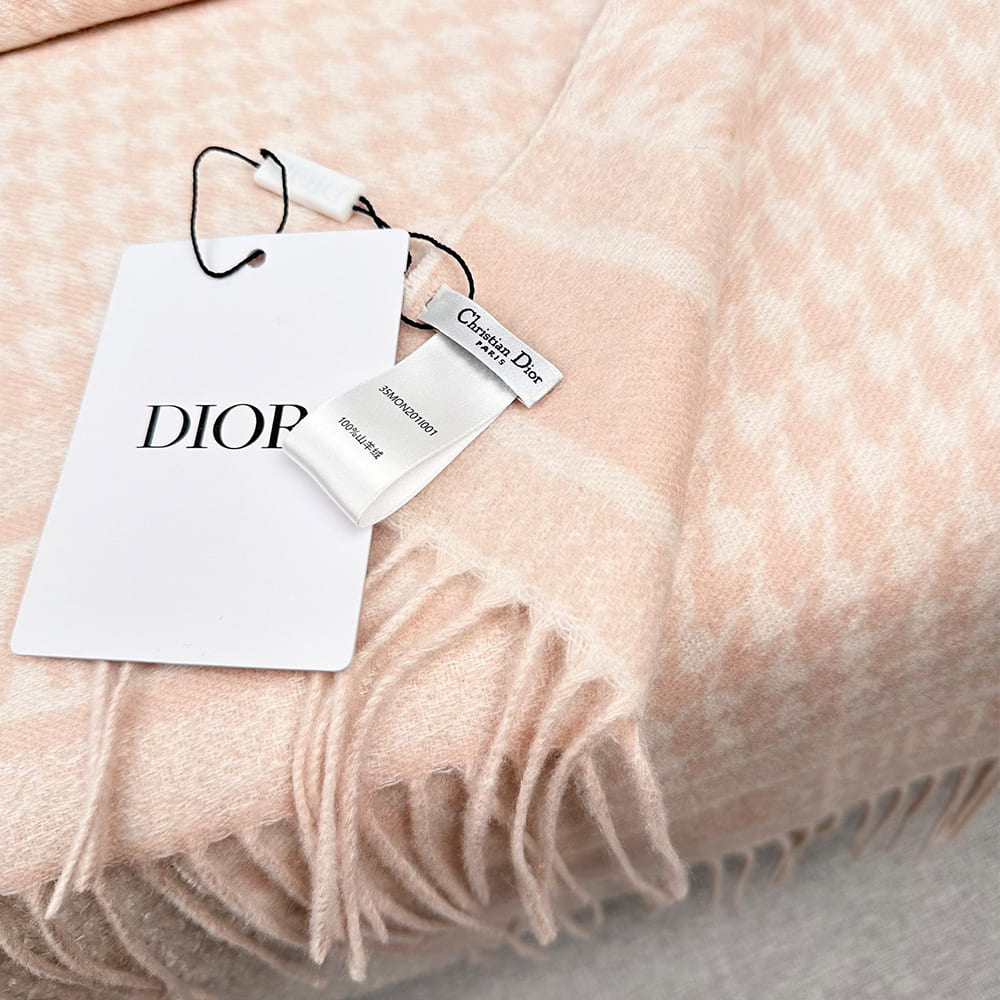 D10r Knit Scarves