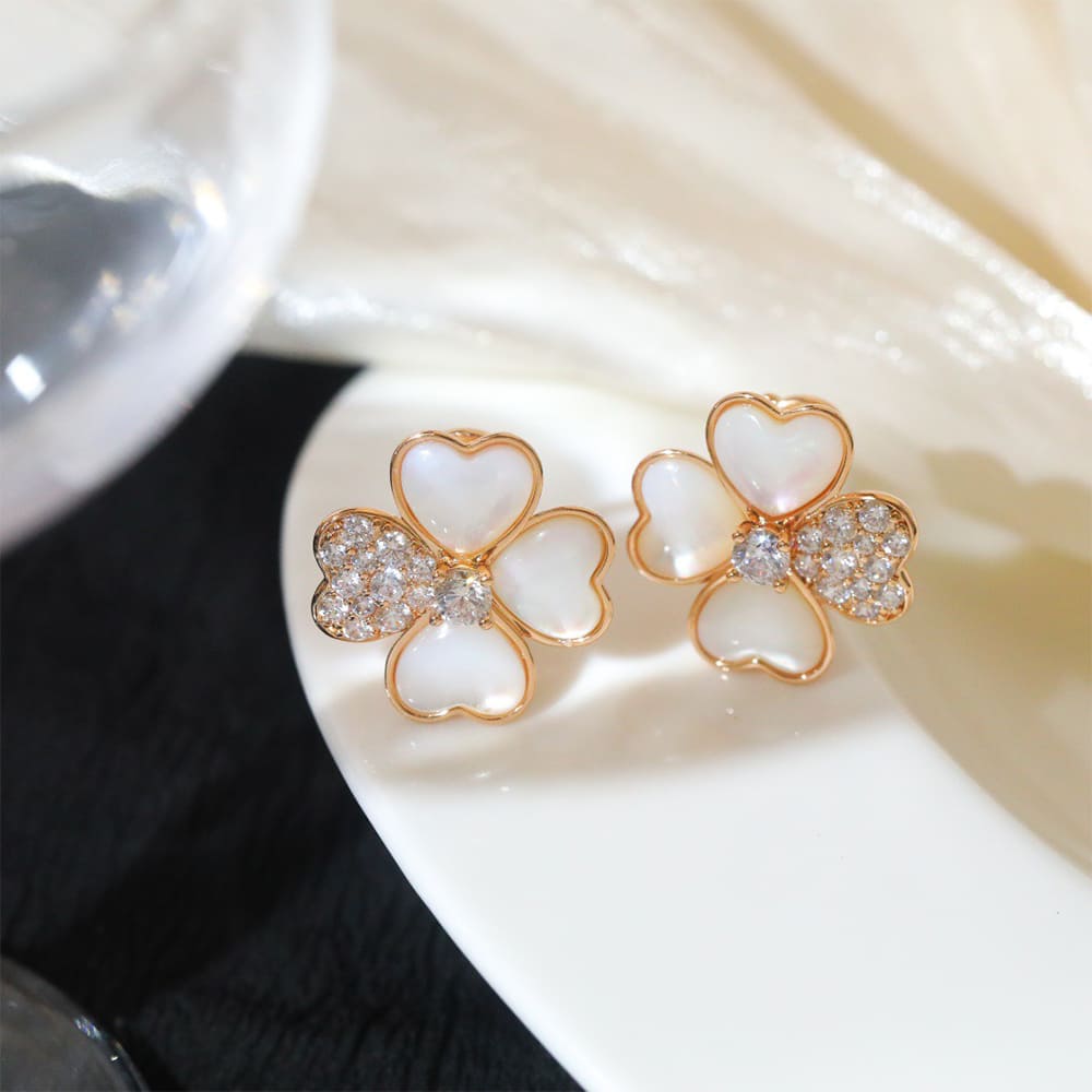 VCA Cosmos D1am0nd Mother Of Pearl Earrings