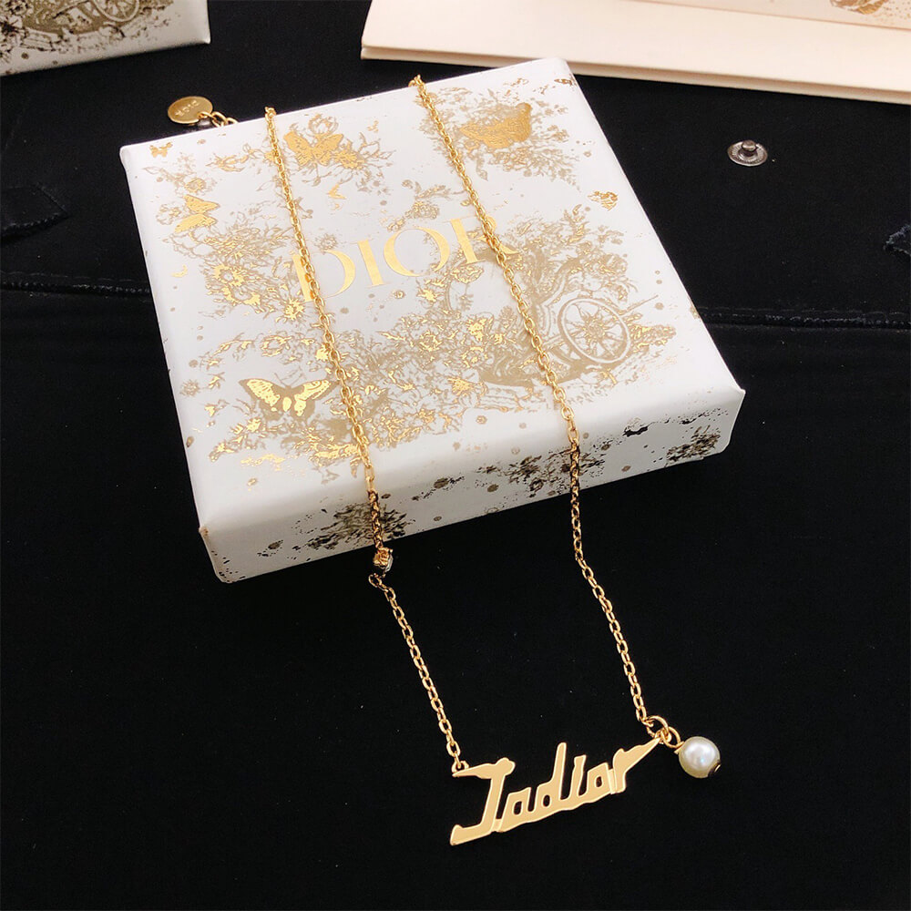 D10r necklace