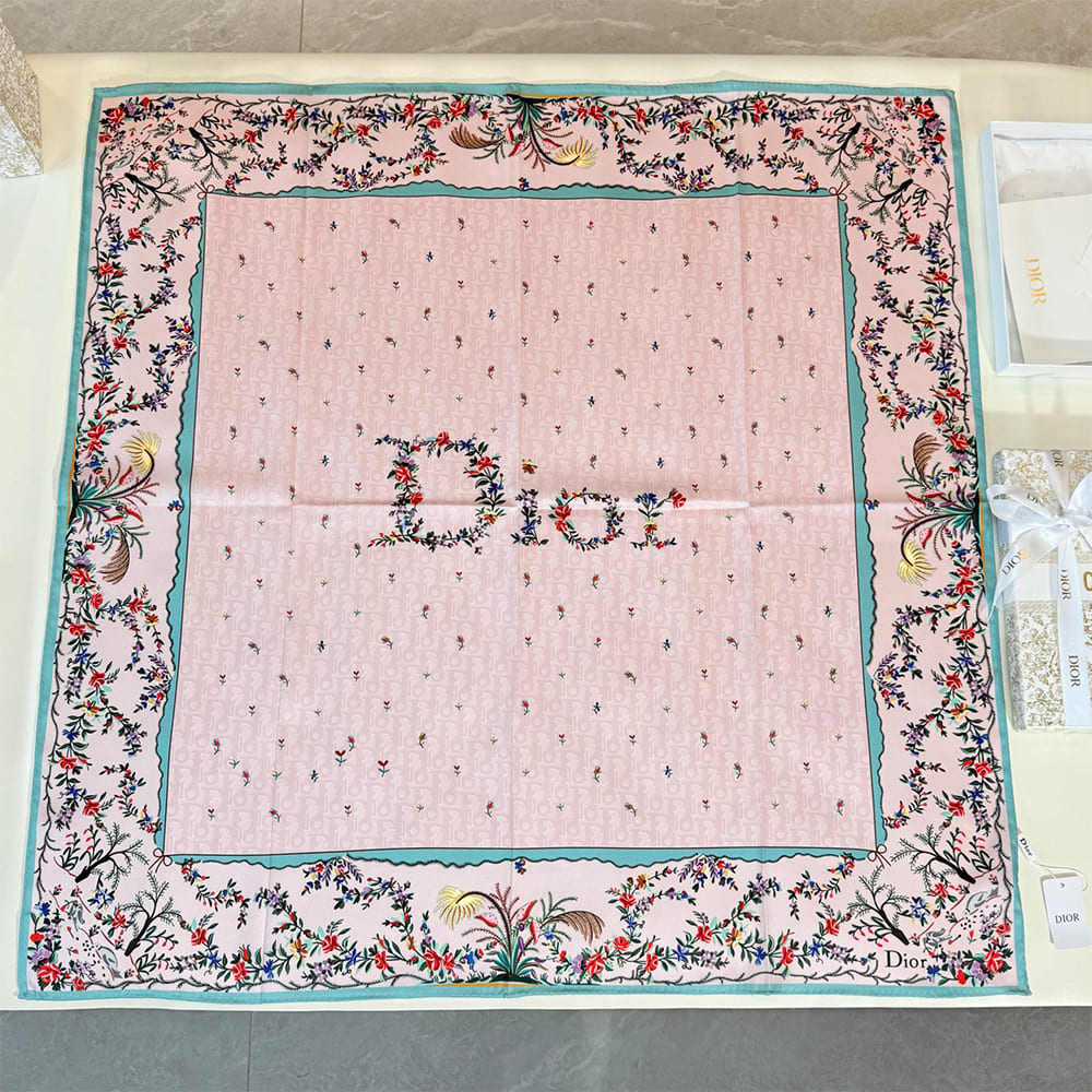 D10ramour Revolution Flowers 90 Square Scarf