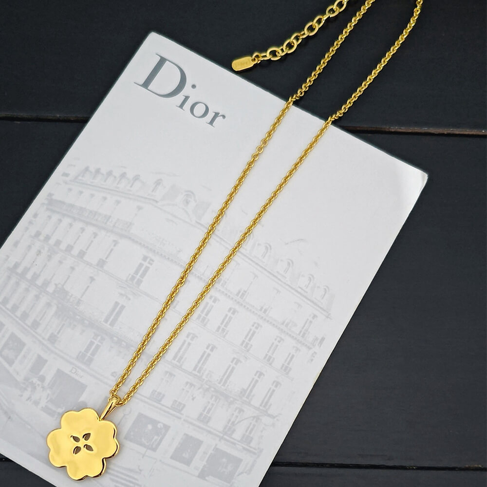 D10r necklace