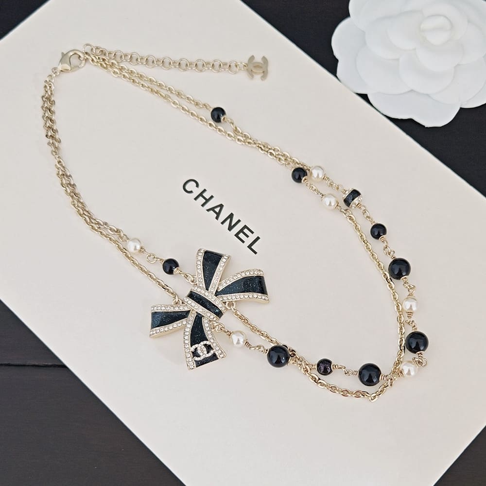Ch**el necklace