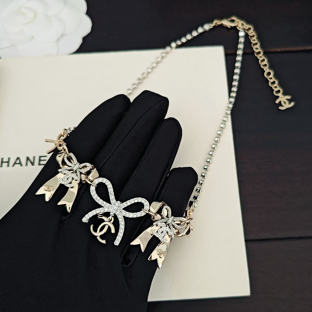 Ch**el necklace
