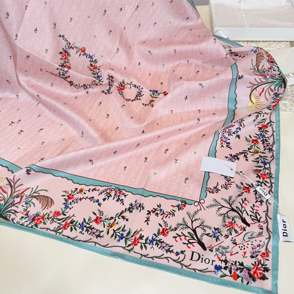D10ramour Revolution Flowers 90 Square Scarf