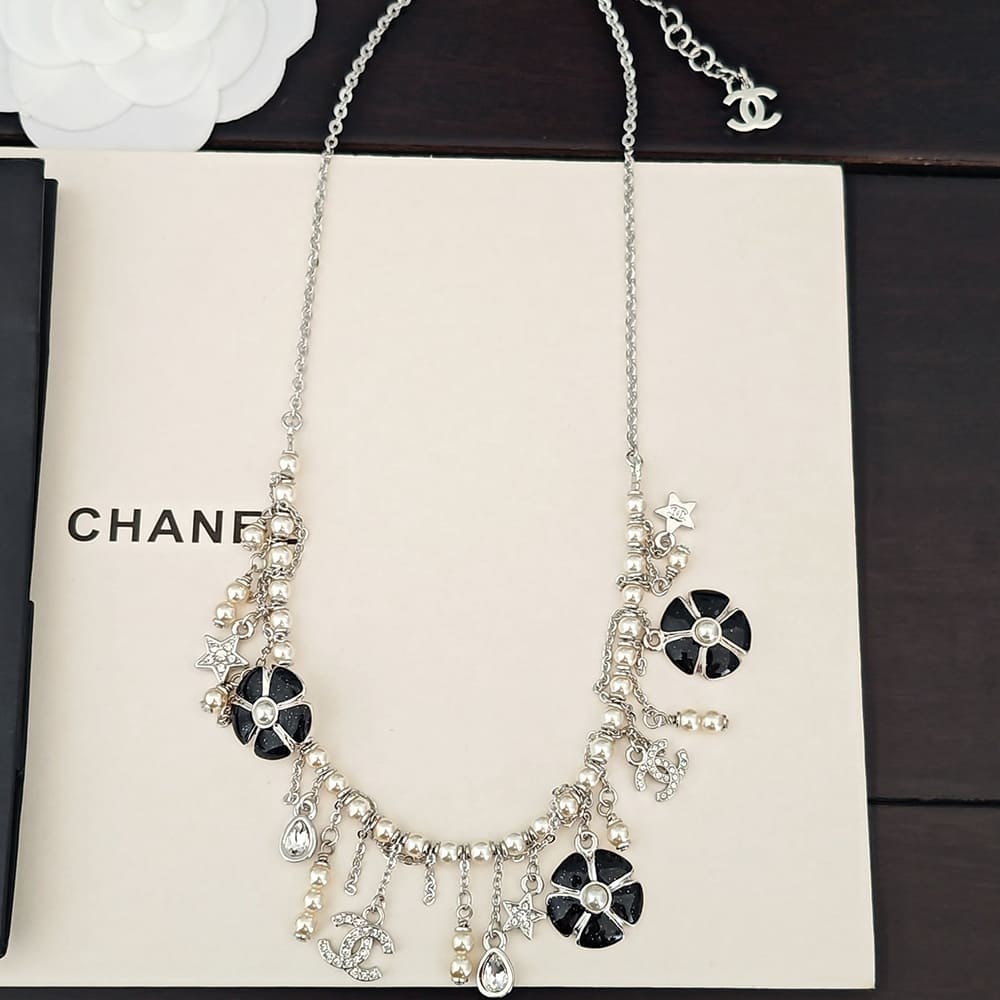 Ch**el necklace