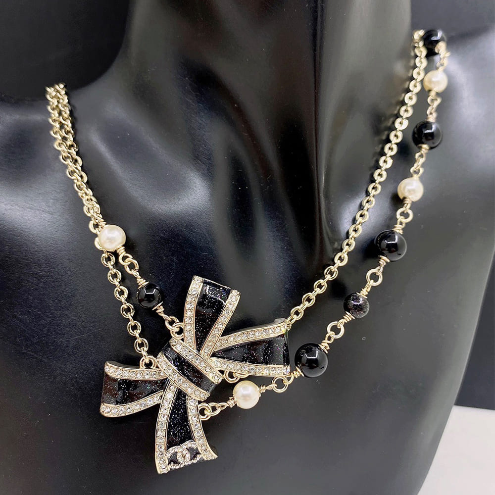 Ch**el necklace