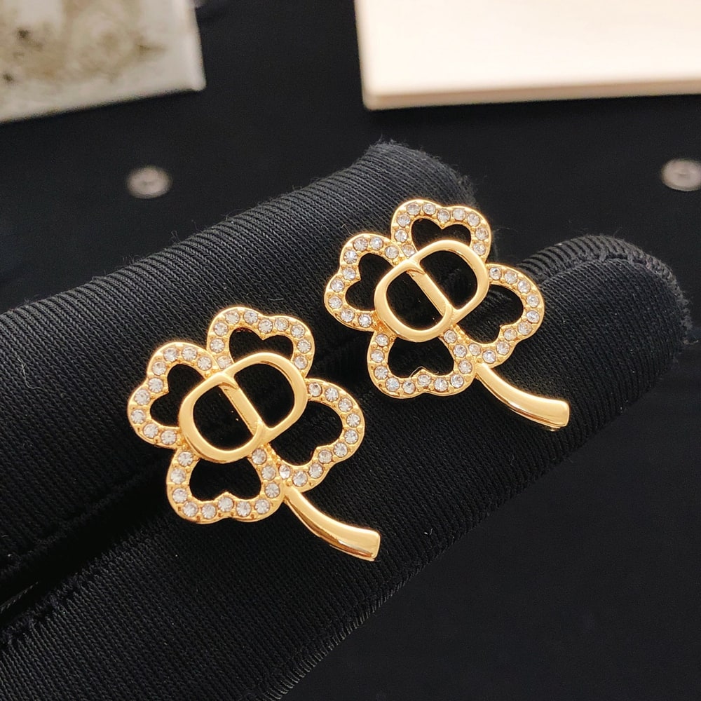 D10r CD Shiny Clover Earrings